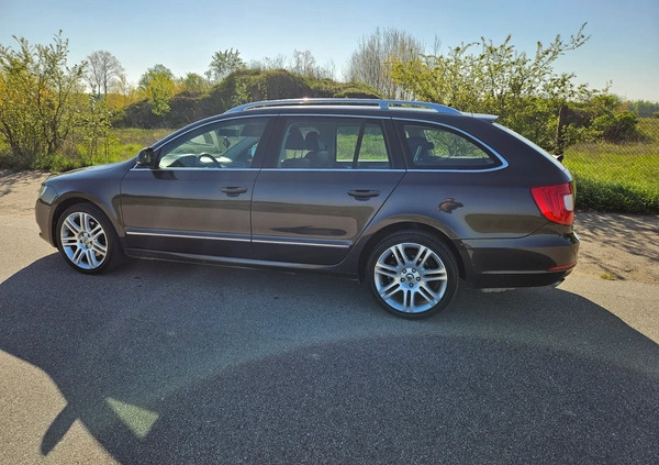 Skoda Superb cena 27900 przebieg: 301871, rok produkcji 2010 z Starogard Gdański małe 466